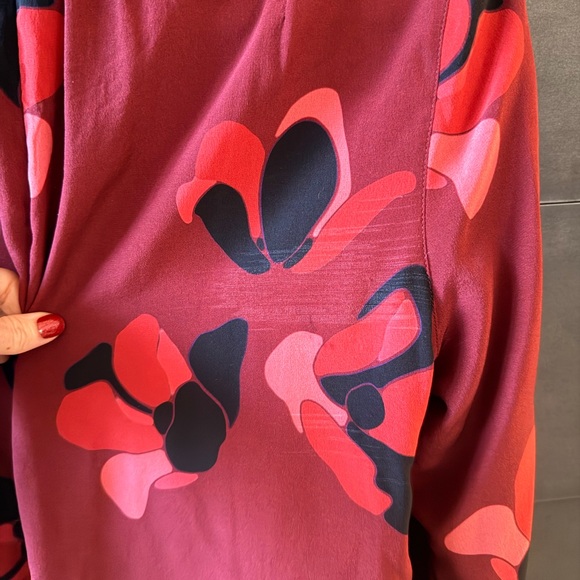 Akris Punto Red Floral Silk High Neck Ruffles Blouse size 12 - Picture 8 of 10